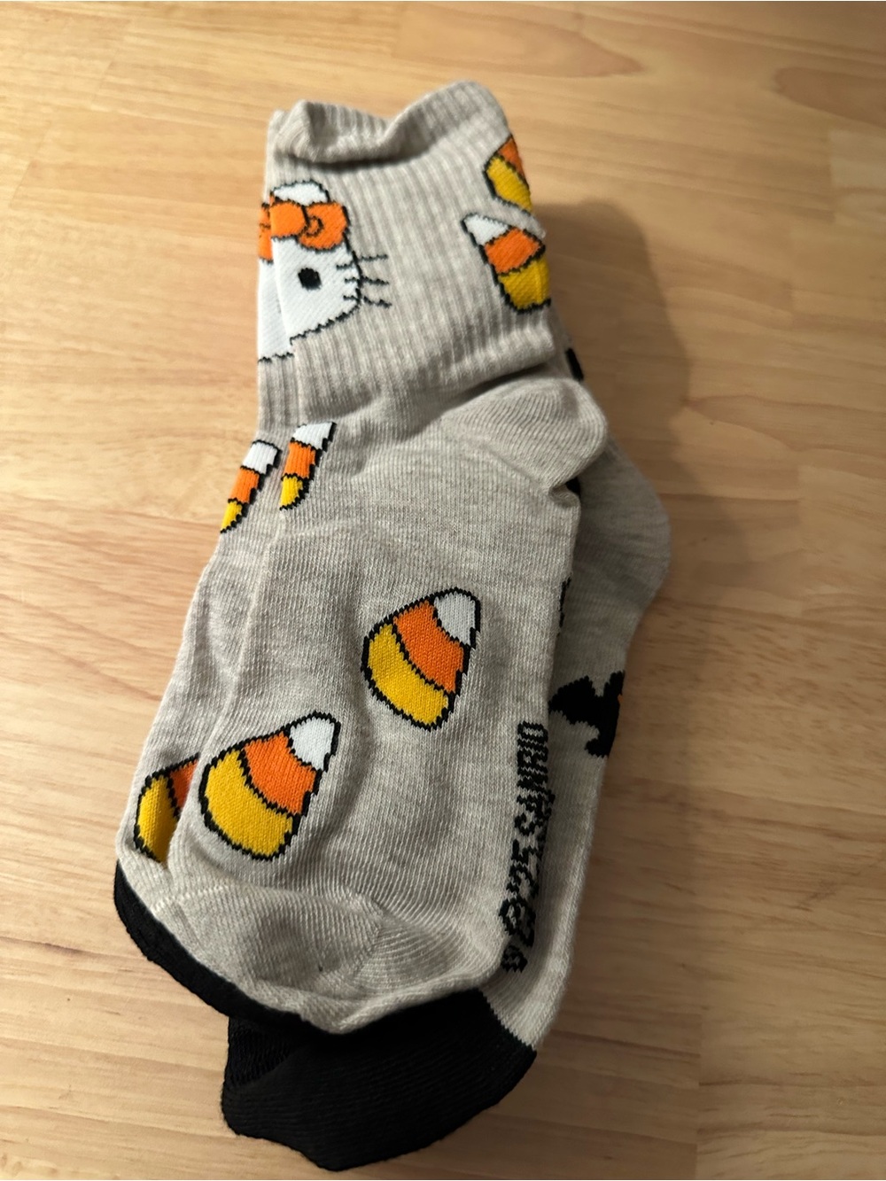 New Halloween Hello Kitty 3 pack mid-crew socks - Picture 2 of 3